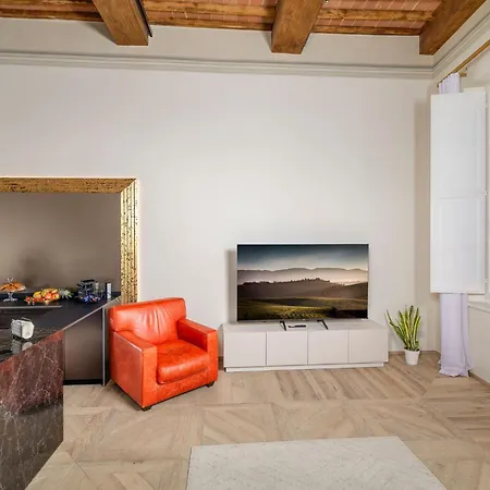 Iconic Square Luxury Attic Tuscany Apartamento