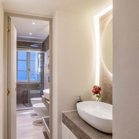 Iconic Square Luxury Attic Tuscany *