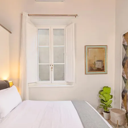 Iconic Square Luxury Attic Tuscany