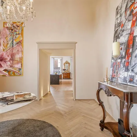 公寓 Iconic Square Luxury Attic Tuscany 锡耶纳